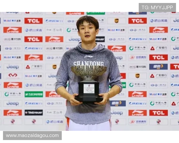 布伦森致敬丁彦雨航祝退役顺利